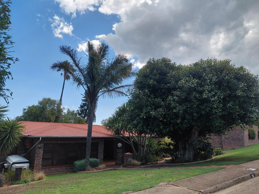 5 Bedroom Property for Sale in Vanes Estate Eastern Cape